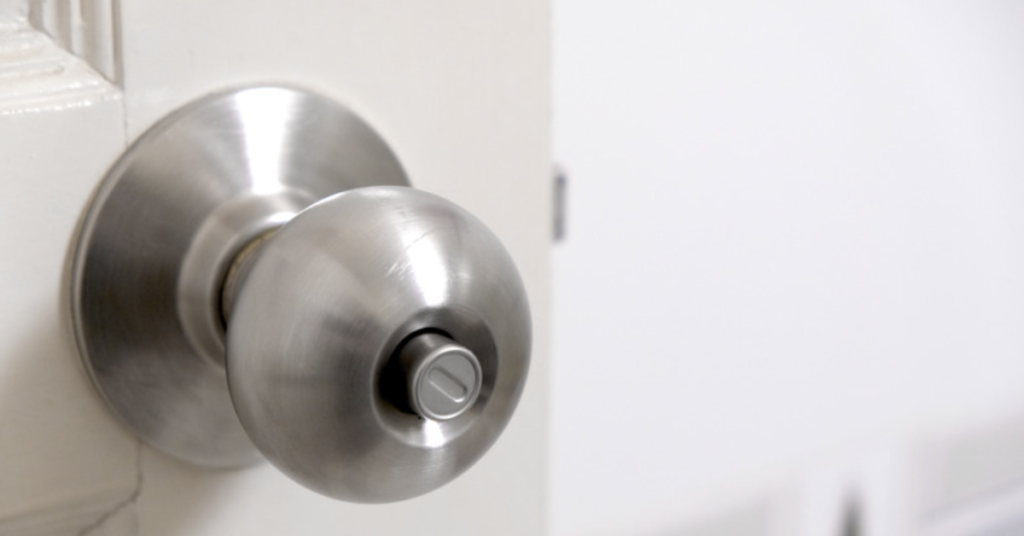 how to fix a push lock door handle
