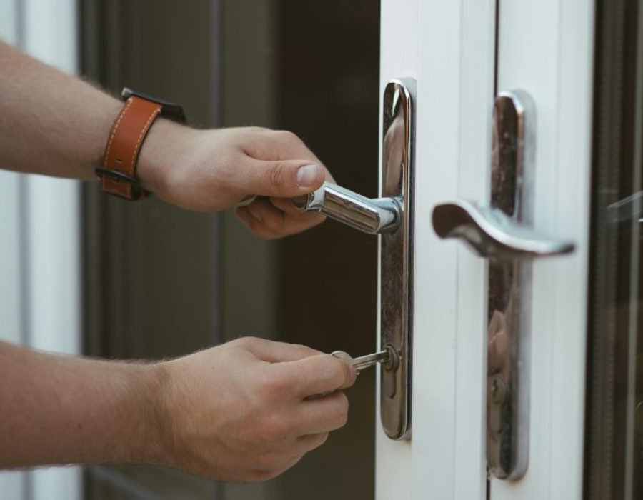door lock clicks won't lock