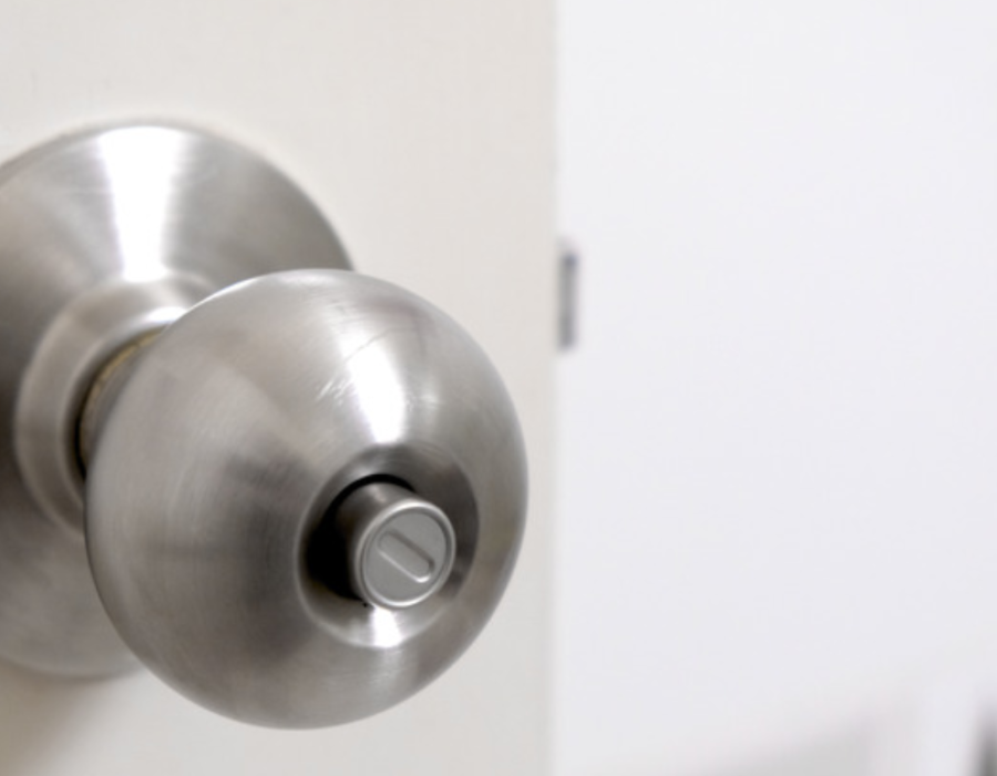 how to fix a push lock door handle