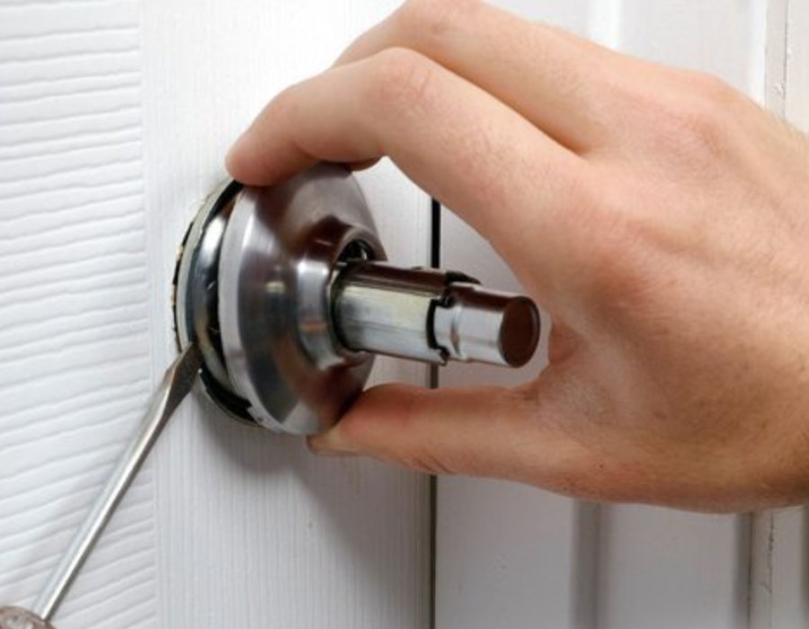 How to Replace a Door Handle