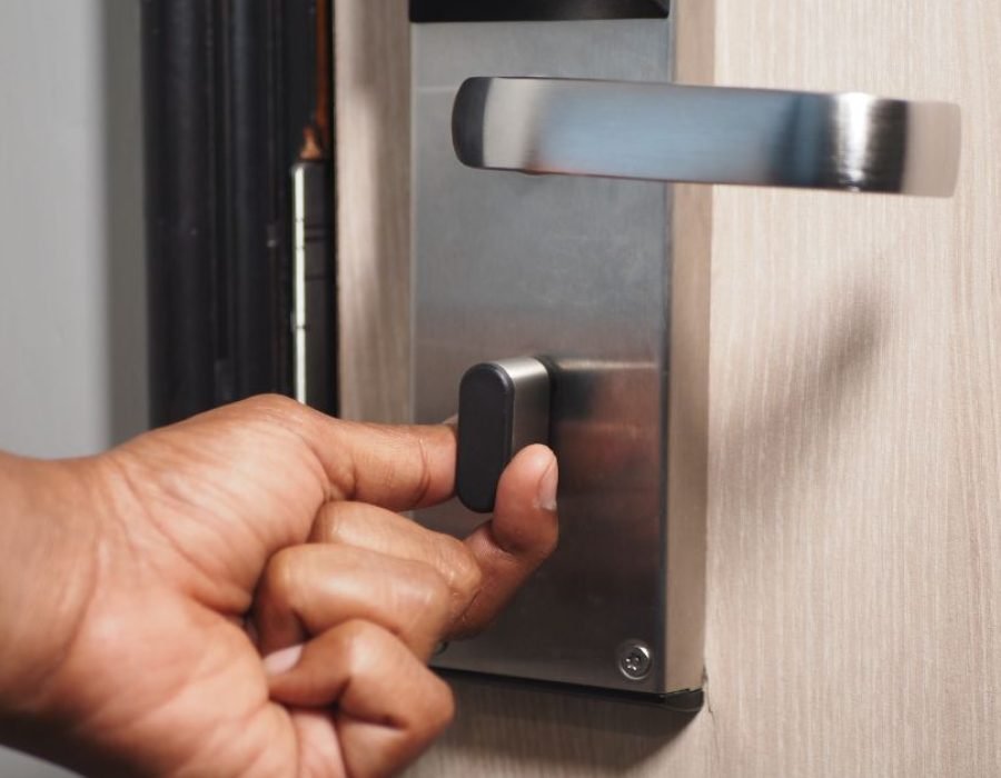 lock turning but not locking