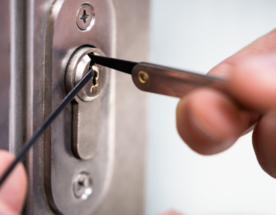 how to find a trustworthy locksmith in the uk
