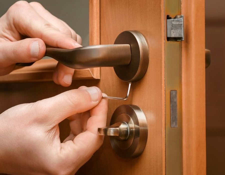Which Companies Offer 24/7 Lockout Assistance in the UK